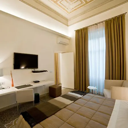 Town House Cavour Bed & Breakfast 4*