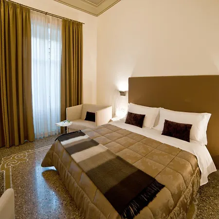Town House Cavour Bed & Breakfast 4*