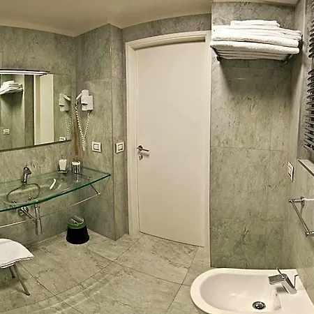 Oda ve Kahvaltı Town House Cavour 4*