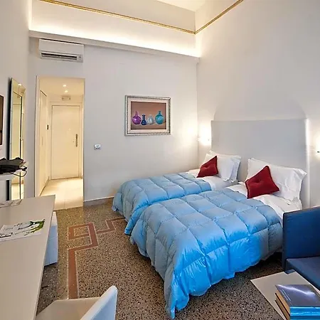 Oda ve Kahvaltı Town House Cavour 4*