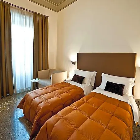Oda ve Kahvaltı Town House Cavour 4*