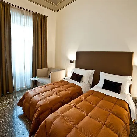 فندق مبيت وإفطار Town House Cavour