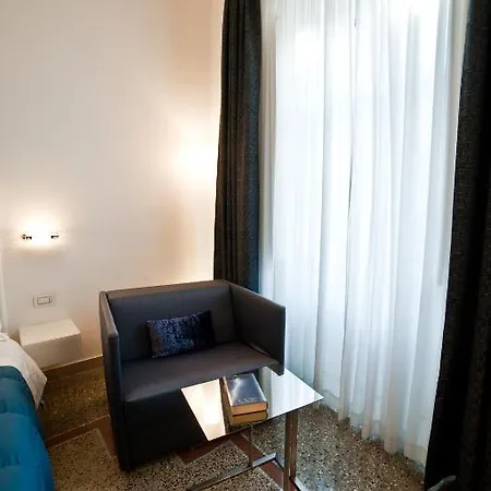 فندق مبيت وإفطار Town House Cavour