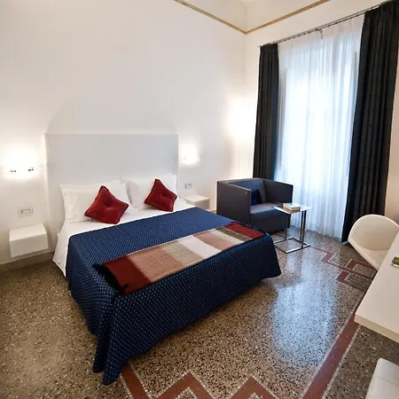 Town House Cavour Bed & Breakfast 4*