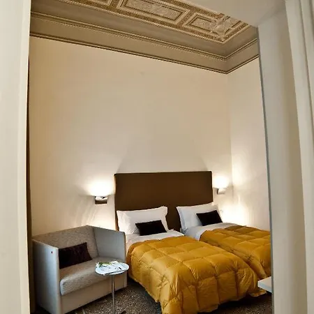 Town House Cavour Bed & Breakfast 4*