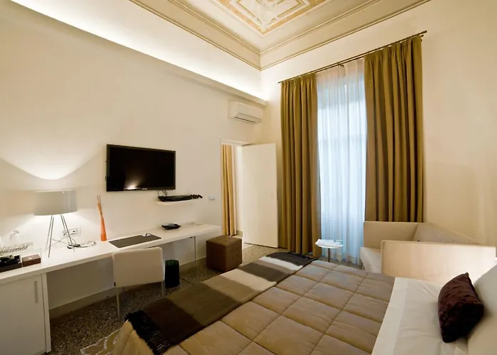 Town House Cavour Bed & Breakfast 4*