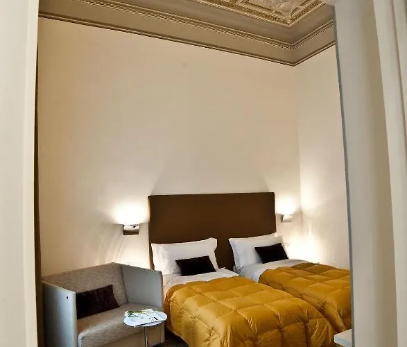 Town House Cavour Bed & Breakfast 4*