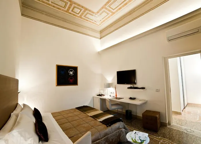 Town House Cavour Bed & Breakfast 4*
